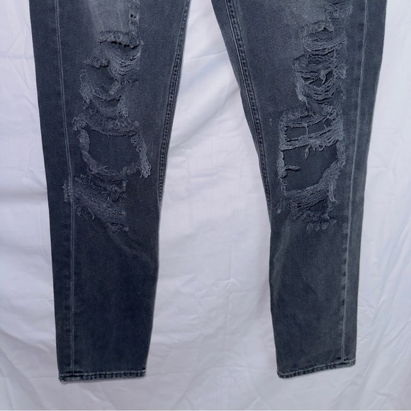 American Eagle AEO Black Wash Denim High Rise Distressed Mom Jean size 2 - Picture 4 of 7